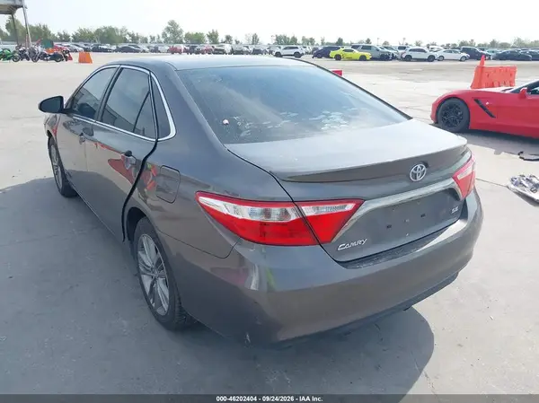 4T1BF1FK7GU210681 — 2016 Toyota Camry, фото 3 с аукциона IAAI, Передняя часть