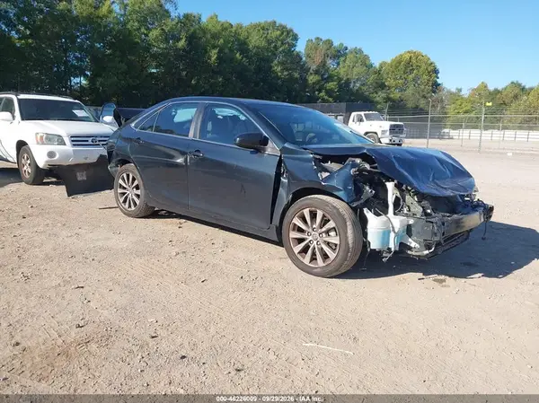 4T1BF1FK1GU515108 — 2016 Toyota Camry, Передняя и задняя части (Front & Rear), фото до ремонта