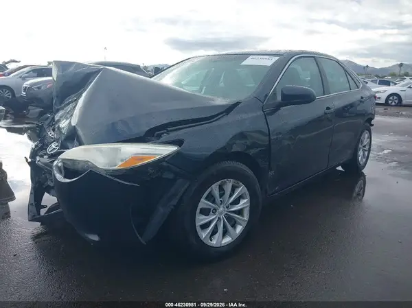 4T1BF1FKXGU570320 — 2016 Toyota Camry, фото 2 с аукциона IAAI, Передняя часть справа