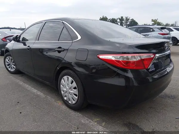 4T1BF1FK1HU669030 — 2017 Toyota Camry, фото 3 с аукциона IAAI, Подтопление