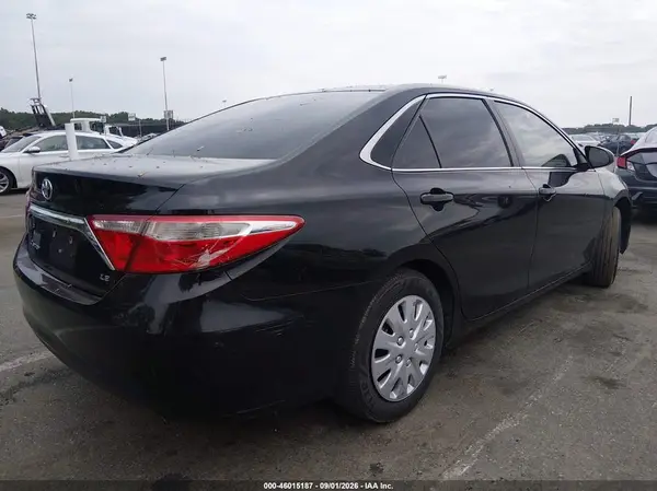 4T1BF1FK1HU669030 — 2017 Toyota Camry, фото 4 с аукциона IAAI, Подтопление