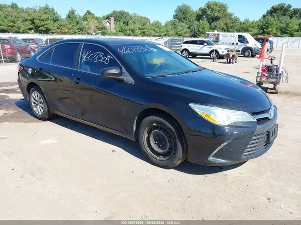 4T1BF1FK0HU298068 — 2017 Toyota Camry, Передняя часть (Front & Rear), фото до ремонта