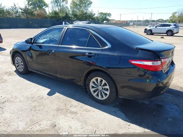 4T1BF1FK0HU298068 — 2017 Toyota Camry, фото 3 с аукциона IAAI 04.10.2026, Передняя часть