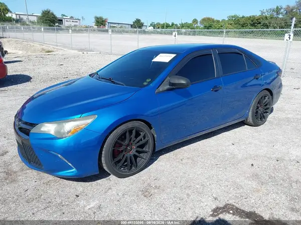 4T1BF1FK9HU673598 — 2017 Toyota Camry, фото 2 с аукциона IAAI 14.10.2026, Правый бок