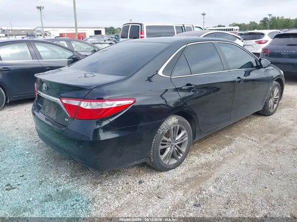 4T1BF1FK5HU750290 — 2017 Toyota Camry, фото 4 с аукциона IAAI, Левый бок