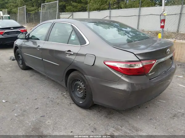 4T1BF1FK4HU651119 — 2017 Toyota Camry, фото 3 с аукциона IAAI 13.10.2026, Передняя часть слева
