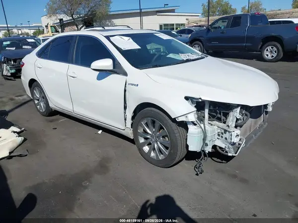 4T1BD1FK0HU203725 — 2017 Toyota Camry, Передняя часть слева (Left Front), фото до ремонта