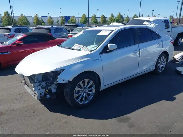 4T1BD1FK0HU203725 — 2017 Toyota Camry, фото 2 с аукциона IAAI, Передняя часть слева