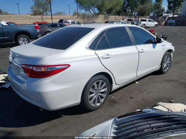 4T1BD1FK0HU203725 — 2017 Toyota Camry, фото 4 с аукциона IAAI, Передняя часть слева