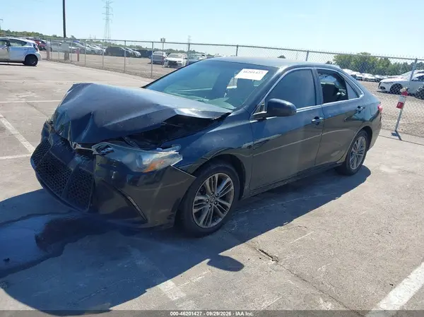 4T1BF1FK5HU345692 — 2017 Toyota Camry, фото 2 с аукциона IAAI, Передняя часть