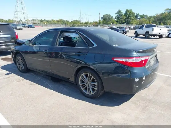 4T1BF1FK5HU345692 — 2017 Toyota Camry, фото 3 с аукциона IAAI, Передняя часть