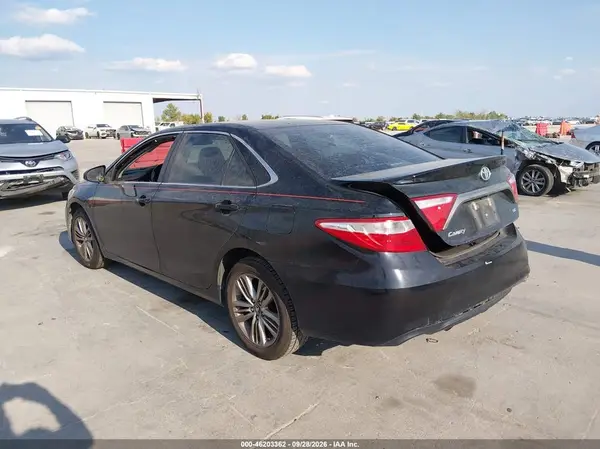 4T1BF1FK7HU767351 — 2017 Toyota Camry, фото 3 с аукциона IAAI, Правый бок