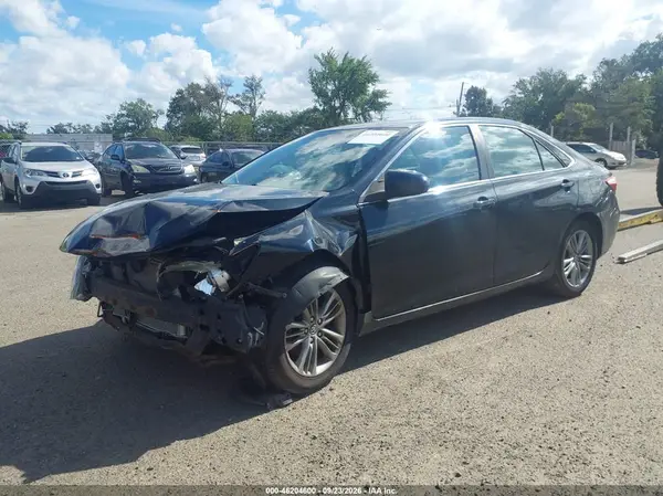 4T1BF1FK1HU789541 — 2017 Toyota Camry, фото 2 с аукциона IAAI, Передняя часть слева