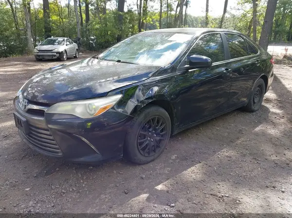 4T1BF1FK0HU704639 — 2017 Toyota Camry, фото 2 с аукциона IAAI 08.10.2026, Передняя часть слева