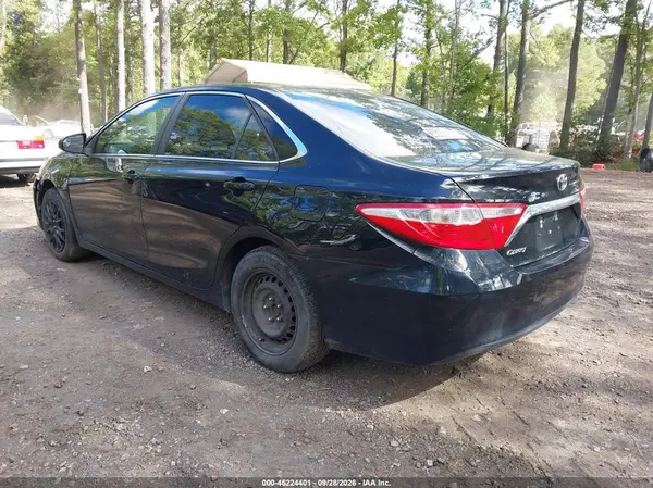 4T1BF1FK0HU704639 — 2017 Toyota Camry, фото 3 с аукциона IAAI 08.10.2026, Передняя часть слева