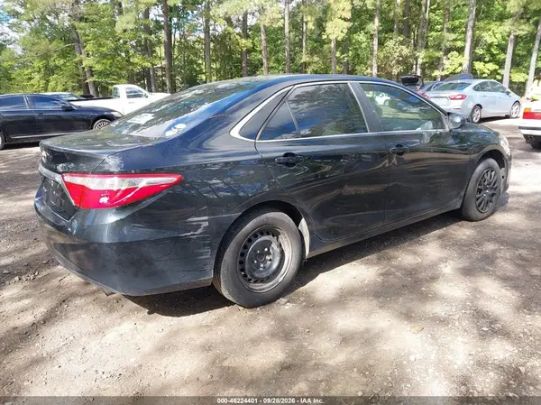 4T1BF1FK0HU704639 — 2017 Toyota Camry, фото 4 с аукциона IAAI 08.10.2026, Передняя часть слева