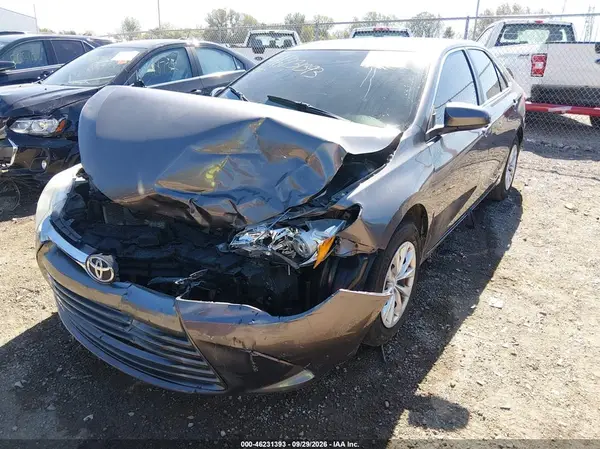 4T1BF1FK1HU784016 — 2017 Toyota Camry, фото 2 с аукциона IAAI, Передняя часть