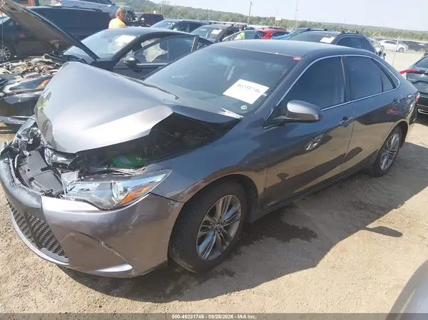 4T1BF1FK4HU443161 — 2017 Toyota Camry, фото 2 с аукциона IAAI, Передняя часть