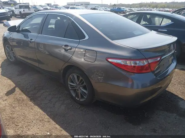 4T1BF1FK4HU443161 — 2017 Toyota Camry, фото 3 с аукциона IAAI, Передняя часть