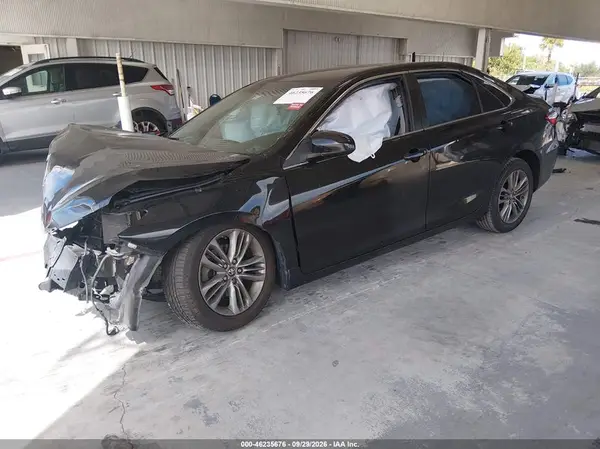 4T1BF1FK1HU297110 — 2017 Toyota Camry, фото 2 с аукциона IAAI, Передняя часть
