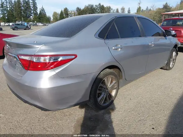 4T1BF1FK9HU744802 — 2017 Toyota Camry, фото 4 с аукциона IAAI, Естественный износ