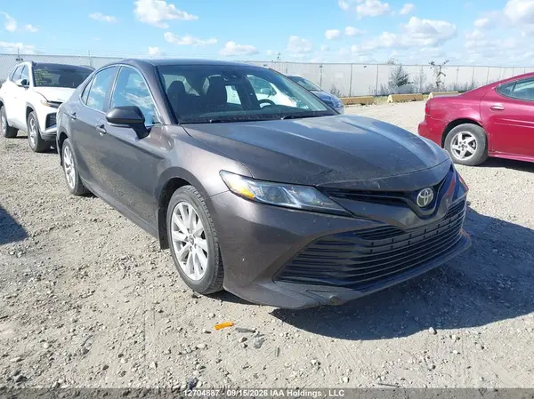 4T1B11HK6JU024987 — 2018 Toyota Camry, Задняя часть (Rear), фото до ремонта
