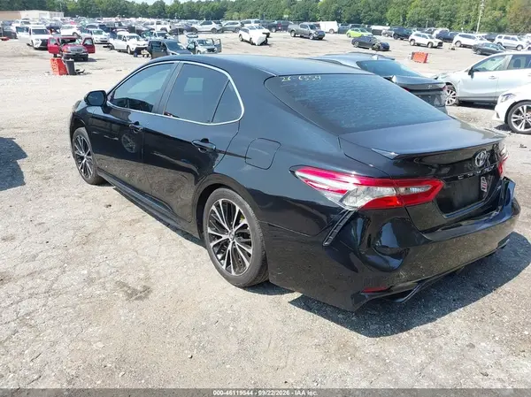 4T1B11HK8JU650041 — 2018 Toyota Camry, фото 3 с аукциона IAAI, Передняя часть