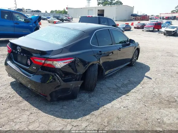 4T1B11HK8JU650041 — 2018 Toyota Camry, фото 4 с аукциона IAAI, Передняя часть