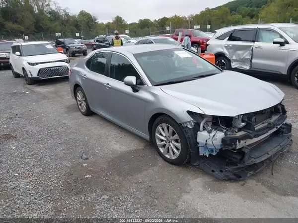 4T1B11HK1JU578910 — 2018 Toyota Camry, Передняя часть (Front End), фото до ремонта