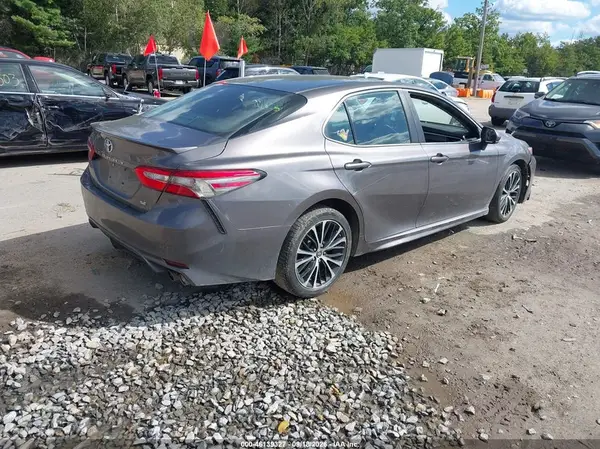 4T1B11HK9JU140636 — 2018 Toyota Camry, фото 4 с аукциона IAAI, Правый бок