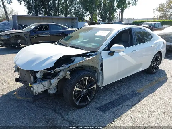 4T1B61HK5JU007003 — 2018 Toyota Camry, фото 2 с аукциона IAAI, Передняя часть