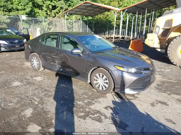4T1B11HK9JU072726 — 2018 Toyota Camry, Правый бок (Right Side), фото до ремонта