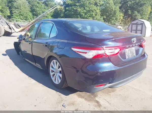 4T1B11HK5JU586282 — 2018 Toyota Camry, фото 3 с аукциона IAAI, Передняя часть