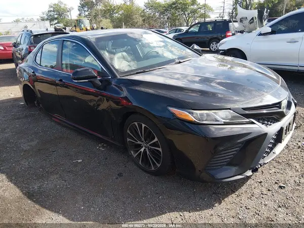 4T1B11HKXJU018464 — 2018 Toyota Camry, Повреждения со всех сторон (All Over), фото до ремонта