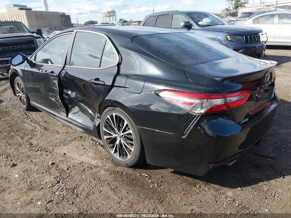 4T1B11HKXJU018464 — 2018 Toyota Camry, фото 3 с аукциона IAAI, Повреждения со всех сторон