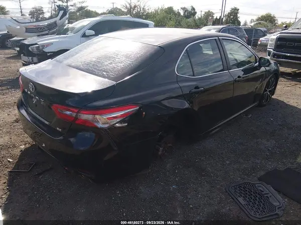 4T1B11HKXJU018464 — 2018 Toyota Camry, фото 4 с аукциона IAAI, Повреждения со всех сторон