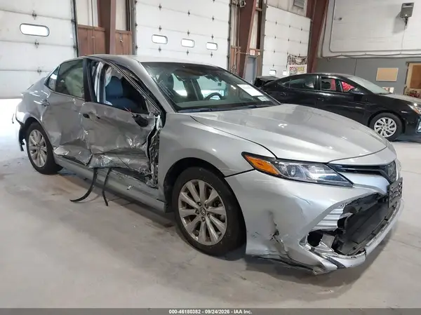 4T1B11HK9JU599732 — 2018 Toyota Camry, Правый бок (Right Side), фото до ремонта