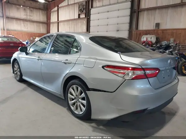 4T1B11HK9JU599732 — 2018 Toyota Camry, фото 3 с аукциона IAAI, Правый бок