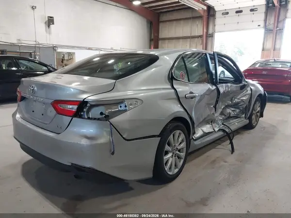4T1B11HK9JU599732 — 2018 Toyota Camry, фото 4 с аукциона IAAI, Правый бок