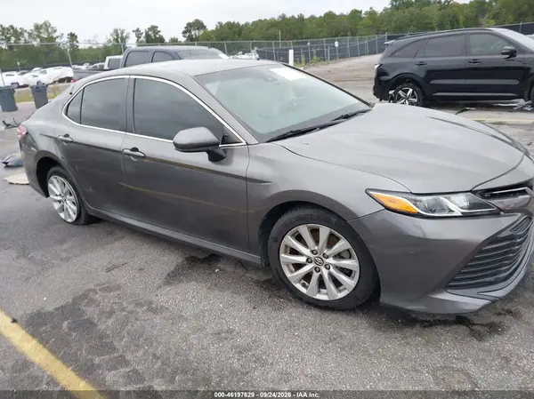 4T1B11HK1JU056066 — 2018 Toyota Camry, Левый бок (Left Side), фото до ремонта
