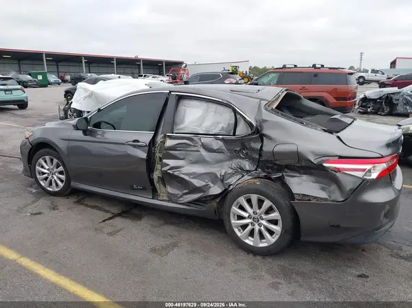 4T1B11HK1JU056066 — 2018 Toyota Camry, фото 3 с аукциона IAAI, Левый бок