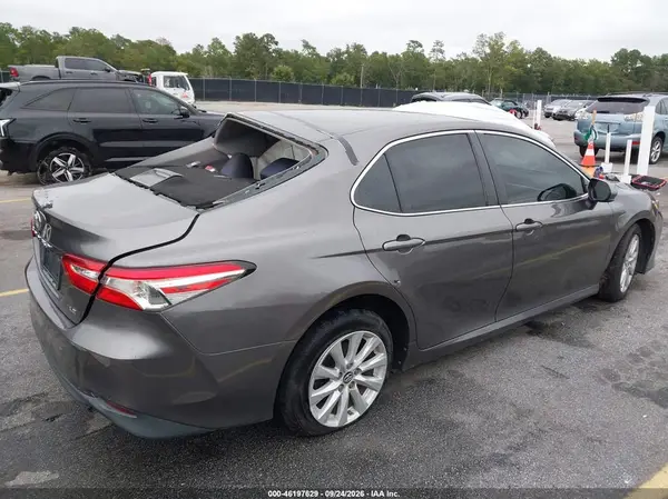 4T1B11HK1JU056066 — 2018 Toyota Camry, фото 4 с аукциона IAAI, Левый бок