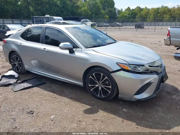 4T1B11HK8JU042309 — 2018 Toyota Camry, Передняя часть (Front & Rear), фото до ремонта