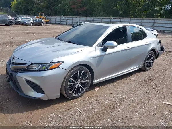 4T1B11HK8JU042309 — 2018 Toyota Camry, фото 2 с аукциона IAAI, Передняя часть