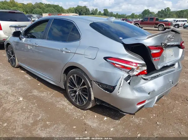 4T1B11HK8JU042309 — 2018 Toyota Camry, фото 3 с аукциона IAAI, Передняя часть