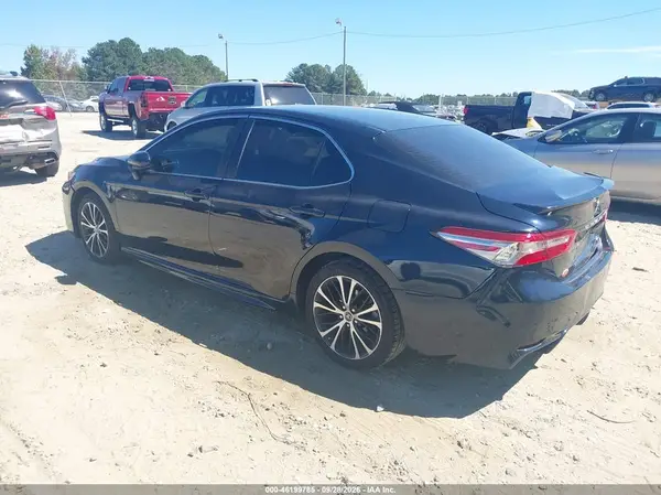 4T1B11HK0JU603795 — 2018 Toyota Camry, фото 3 с аукциона IAAI, Задняя часть