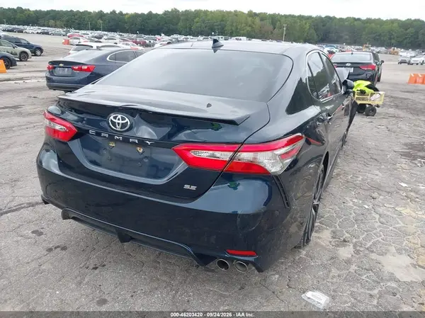 4T1B11HK6JU637708 — 2018 Toyota Camry, фото 4 с аукциона IAAI, Передняя часть