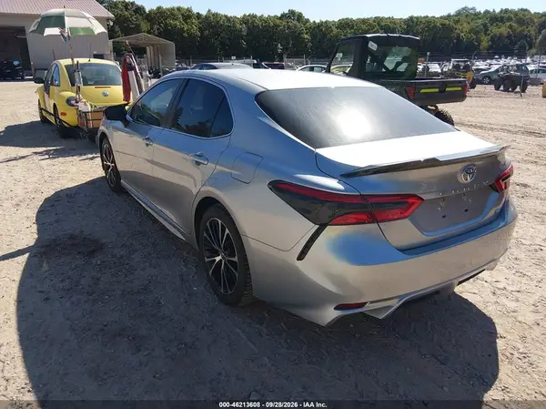 4T1B11HK7JU038428 — 2018 Toyota Camry, фото 3 с аукциона IAAI, Град