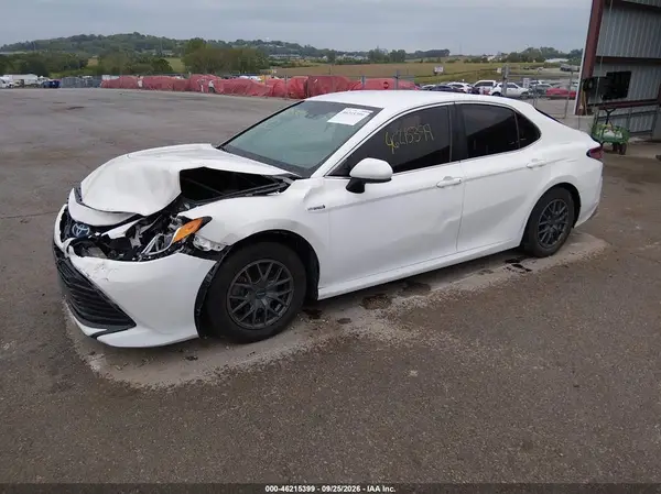 4T1B31HK5JU501015 — 2018 Toyota Camry, фото 2 с аукциона IAAI, Передняя часть слева