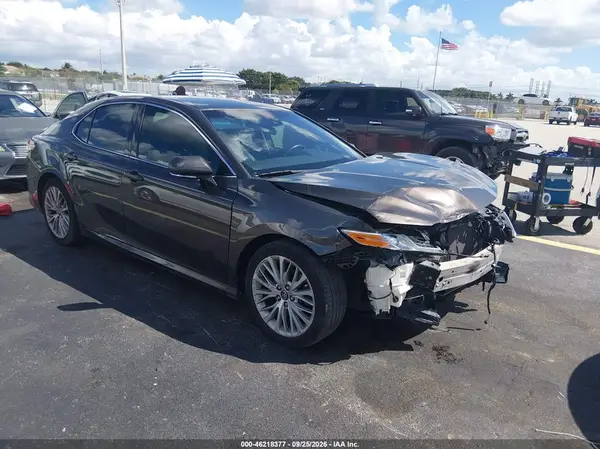 4T1B11HK5JU051534 — 2018 Toyota Camry, Передняя часть (Front End), фото до ремонта